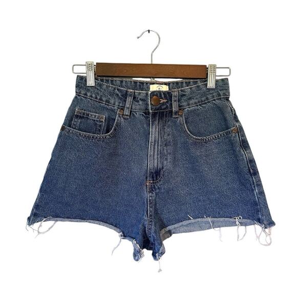 COTTON ON Denim Short Size 2 High Rise Flashback Cut Off Relaxed/Mom Fit Raw Hem - Picture 1 of 8